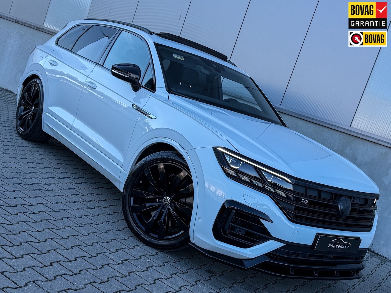 Volkswagen Touareg - 3.0 TSi eHybrid R 462Pk Puglia Black Dyn Pano 21Inch HUD Night - AutoWereld.nl
