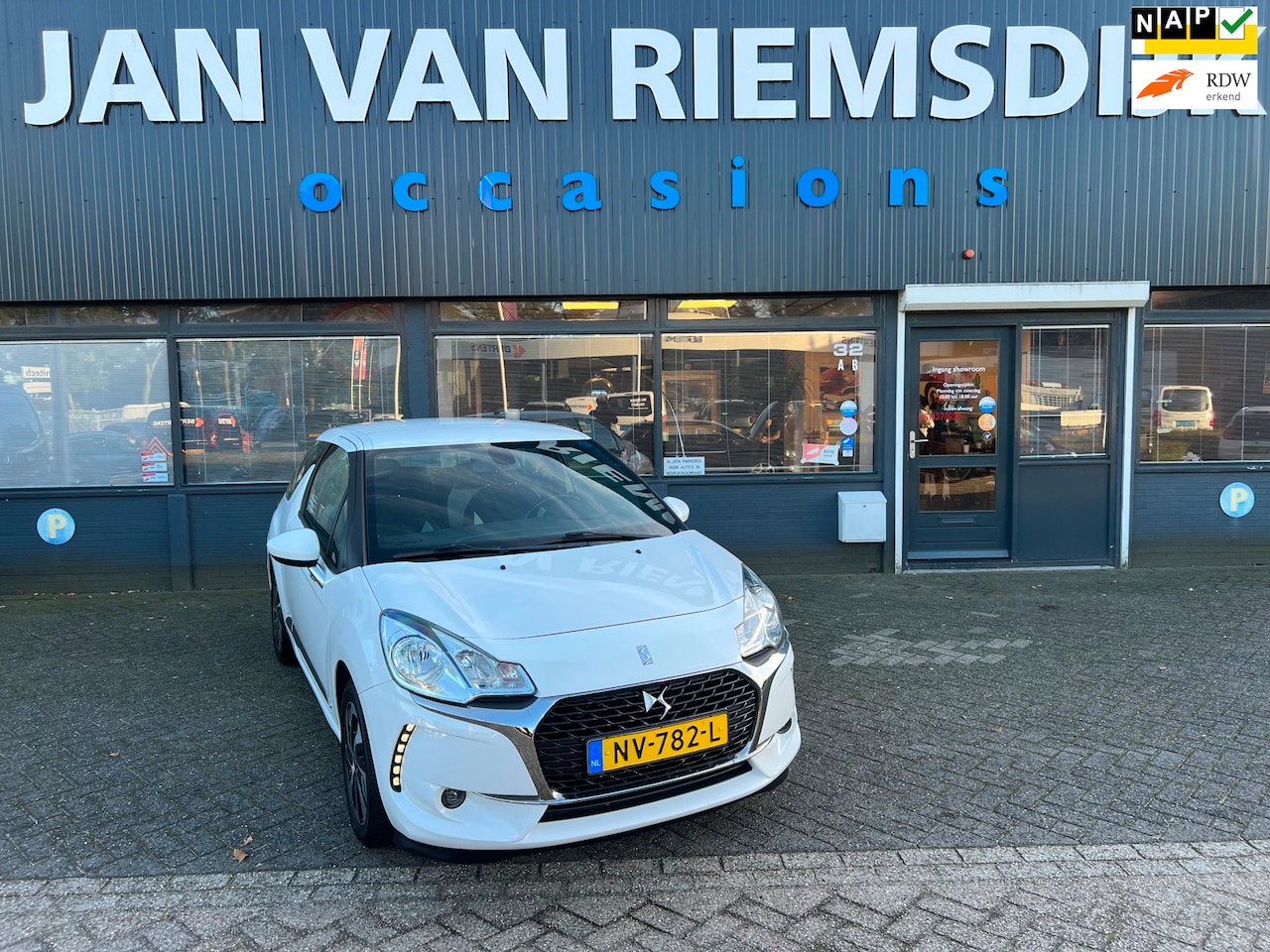 DS 3 - 1.2 PureTech Chic bj 2017 airco116508 nap - AutoWereld.nl