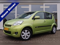 Daihatsu Sirion 2 - 1.3-16V Prestige, Automaat, Airco, Cruise, PDC V+A, Elek. Ramen V+A, NAP, Prijs Is Rijklaa