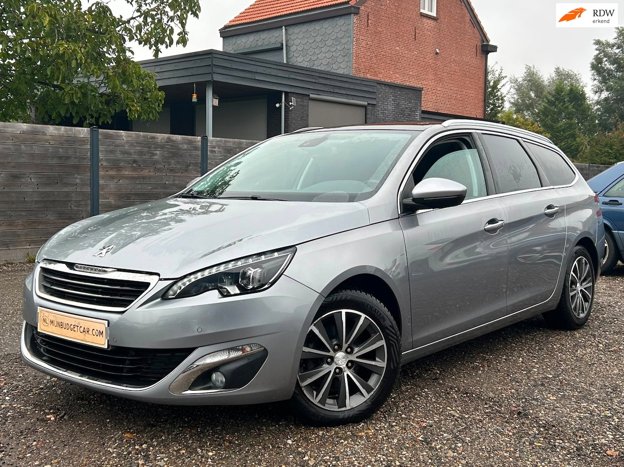 Peugeot 308 SW - 2015 Pano 1.2 Benzine D-riem vervangen! - AutoWereld.nl