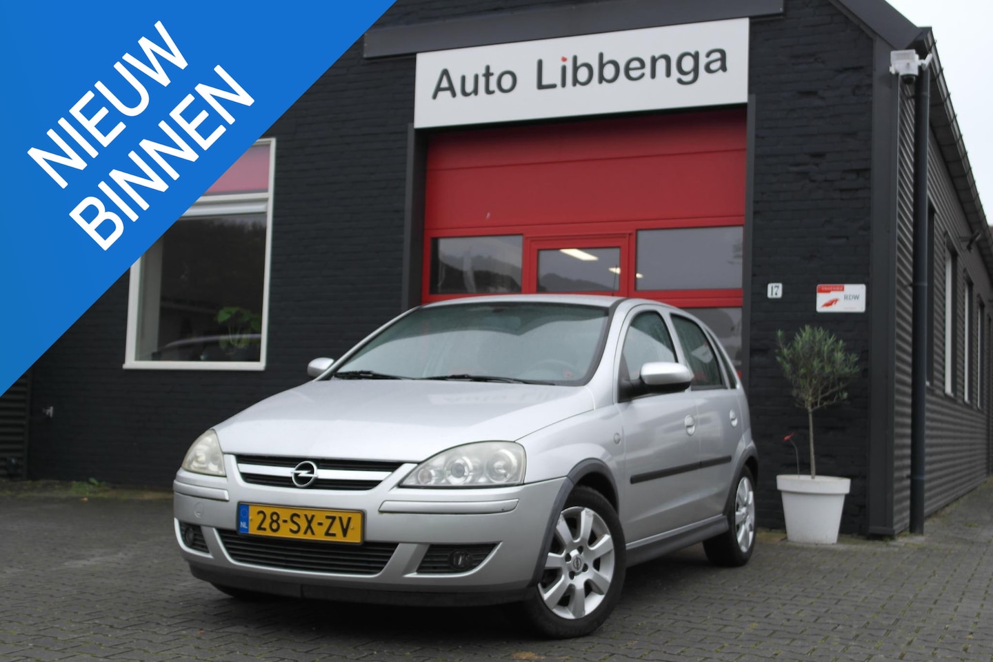 Opel Corsa - 1.4-16V Silverline AIRCO / CRUISE / LM VELGEN / METALLIC / CV / DEALERONDERHOUDEN / 135.00 - AutoWereld.nl