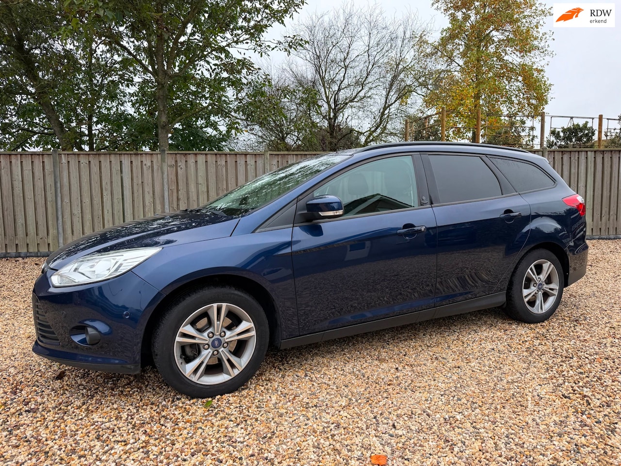 Ford Focus Wagon - 1.0 EcoBoost Titanium Navigatie & Trekhaak & Winterpakket - AutoWereld.nl