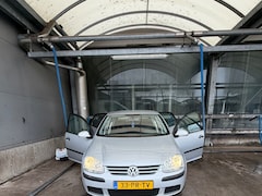 Volkswagen Golf - 1.6 FSI Trendline