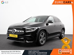 Mercedes-Benz GLA-Klasse - 200 Automaat AMG Line Navigatie Climate Control Camera Parkeer sensoren Stoelverwarming El