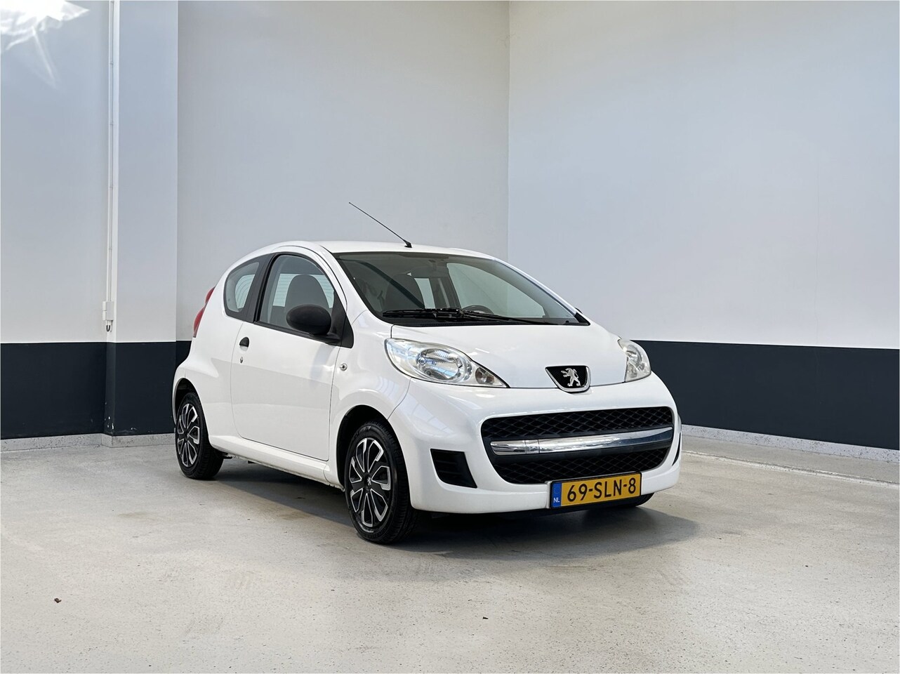 Peugeot 107 - 1.0-12V XR | NL | Radio/CD | Airco | 2 Eig | - AutoWereld.nl