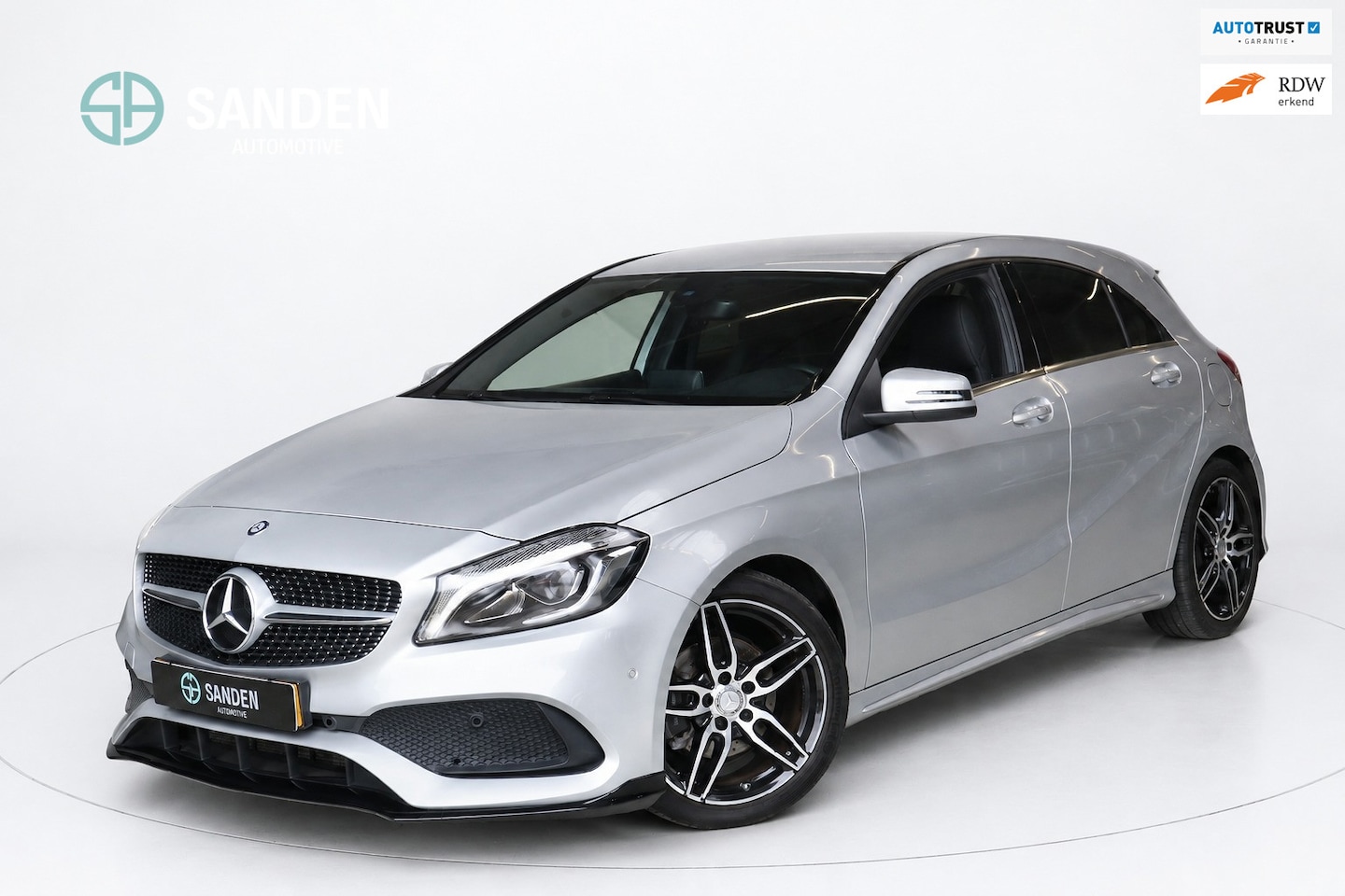 Mercedes-Benz A-klasse - 180 AMG Sport|Automaat|Navigatie|Cruisecontrol|Led|18inch|ParkeerhulpGoed onderhouden - AutoWereld.nl