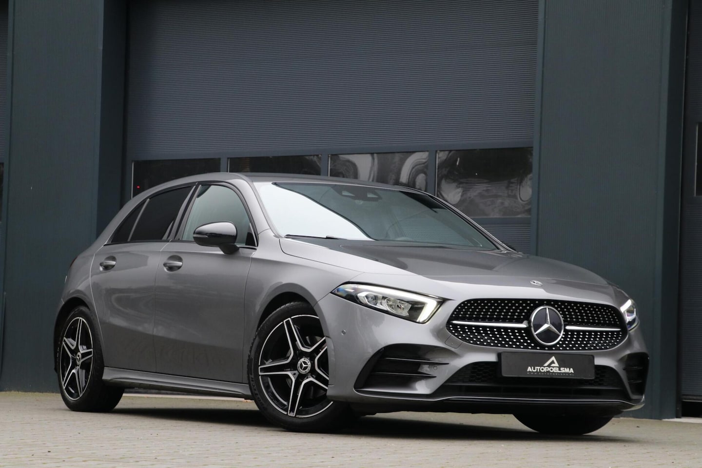 Mercedes-Benz A-klasse - 180 |AMG| Night Pakket Camera Sfeerverlichting Sportzetels Stoelverwarming Widescreen Leer - AutoWereld.nl