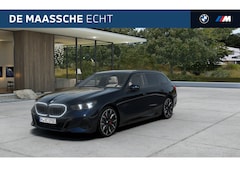 BMW 5-serie Touring - 530e M Sport Automaat / Panoramadak / Trekhaak / Comfortstoelen / Comfort Access / Adaptie