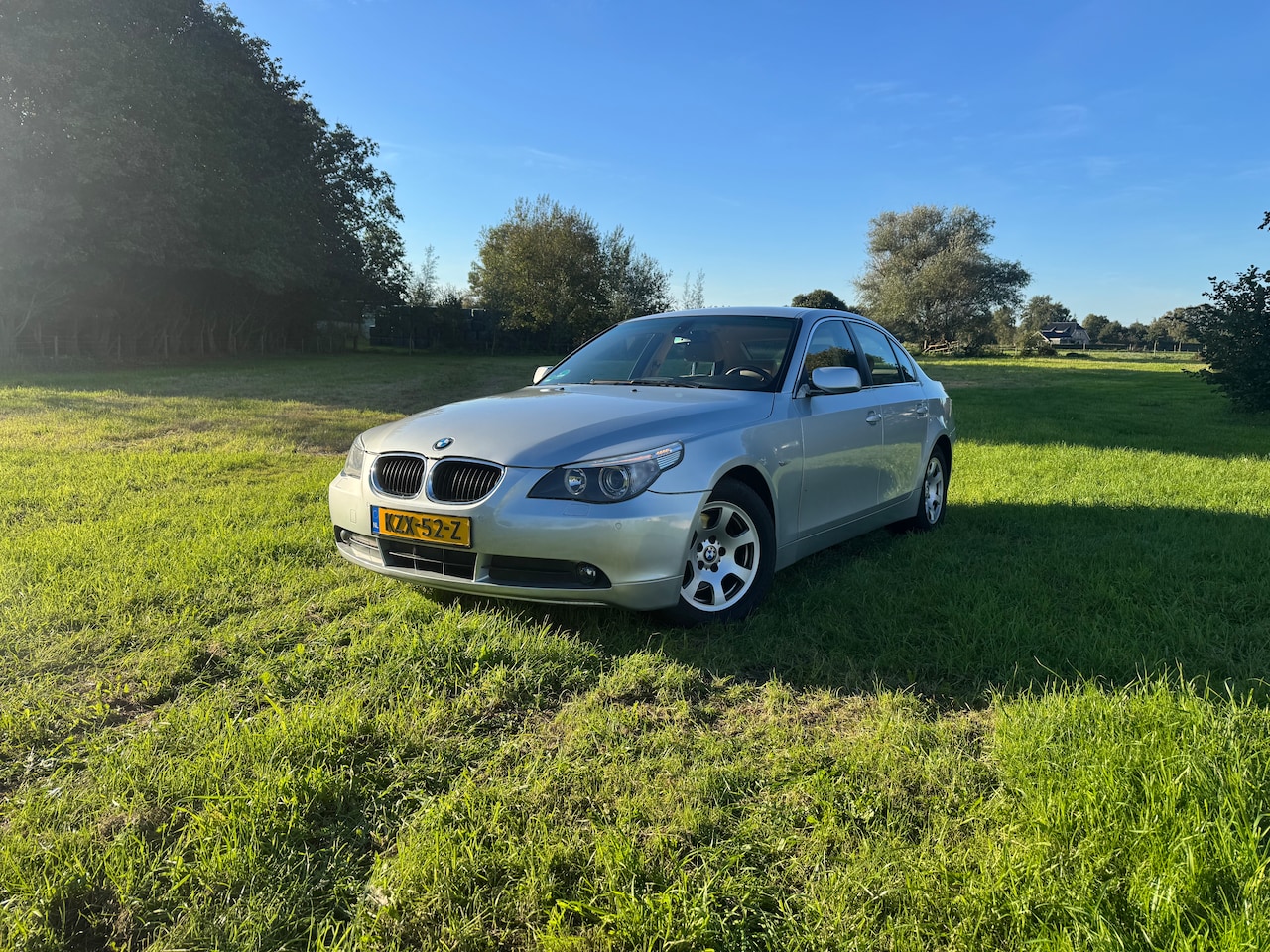 BMW 5-serie - 520i Executive | Trekhaak | Airco | Cruise Control | Navigatie | Stoelverwarming | - AutoWereld.nl