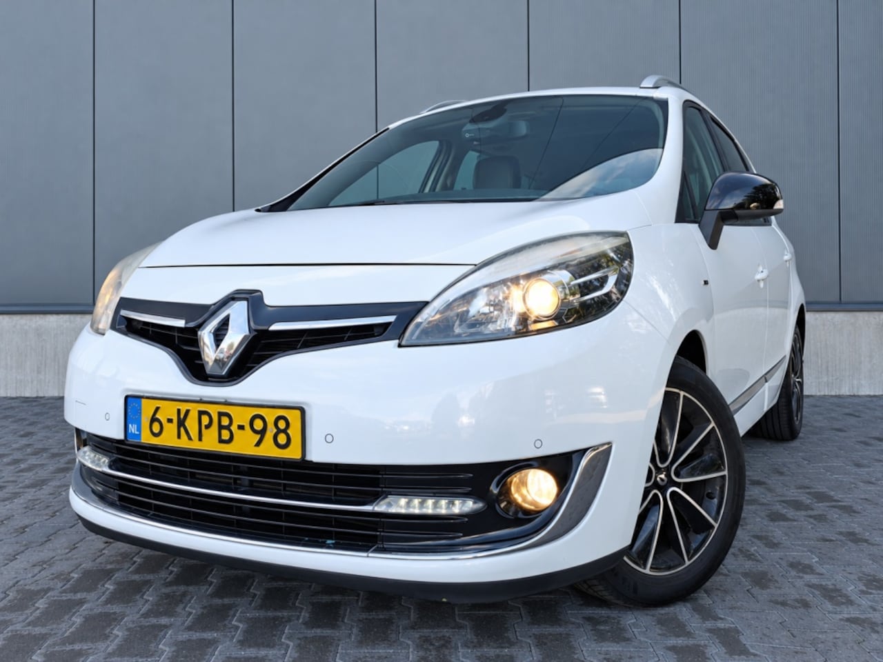 Renault Grand Scénic - 1.5 dCi Bose 7p. | Dealer onderhouden | Trekhaak | Bluetooth | NAP | Camera | - AutoWereld.nl