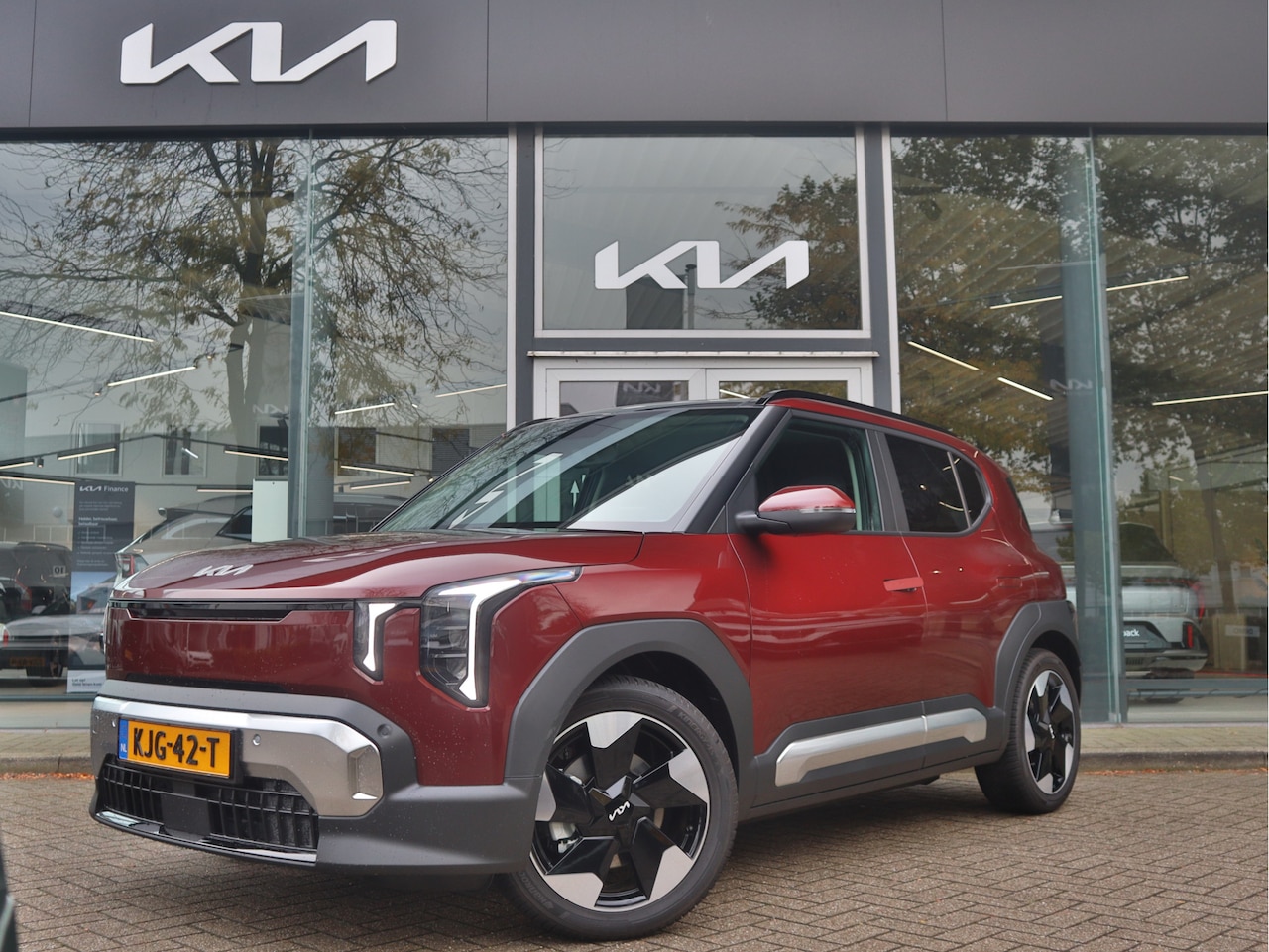 Kia EV2 - Plus Advanced 42.2 kWh | All-Seasons | Schuif/Kantel dak | Stoel/Stuurverwarming | Magma R - AutoWereld.nl