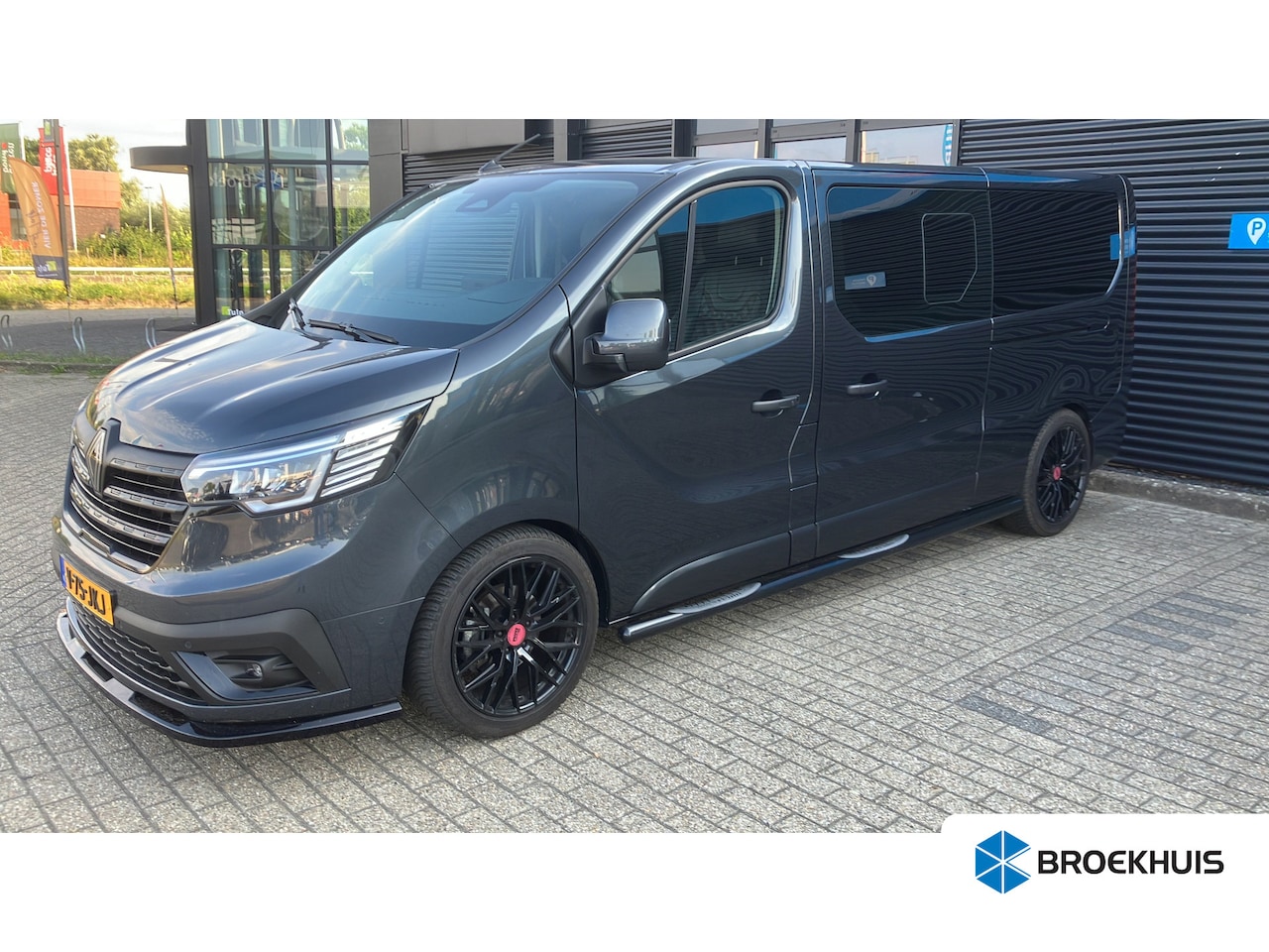 Renault Trafic - L2 2.0 170 pk AUTOMAAT Dubbele Cabine 5 Zits BPM VRIJ | Achteruitrijcamera | Apple Carplay - AutoWereld.nl