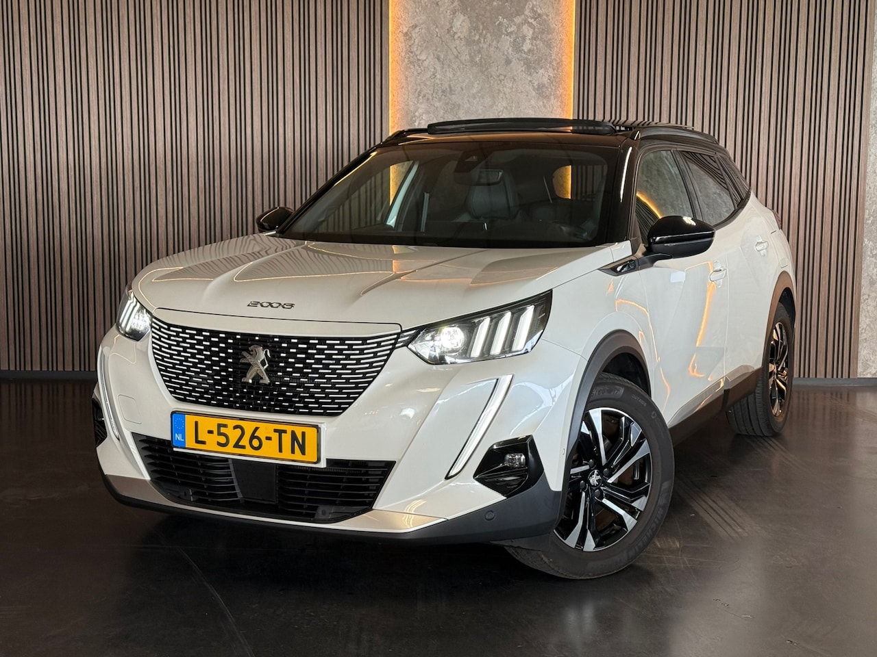 Peugeot e-2008 - EV GT 50KWH | Pano | Navi | LED | Automaat | NAP 90% SOH - AutoWereld.nl