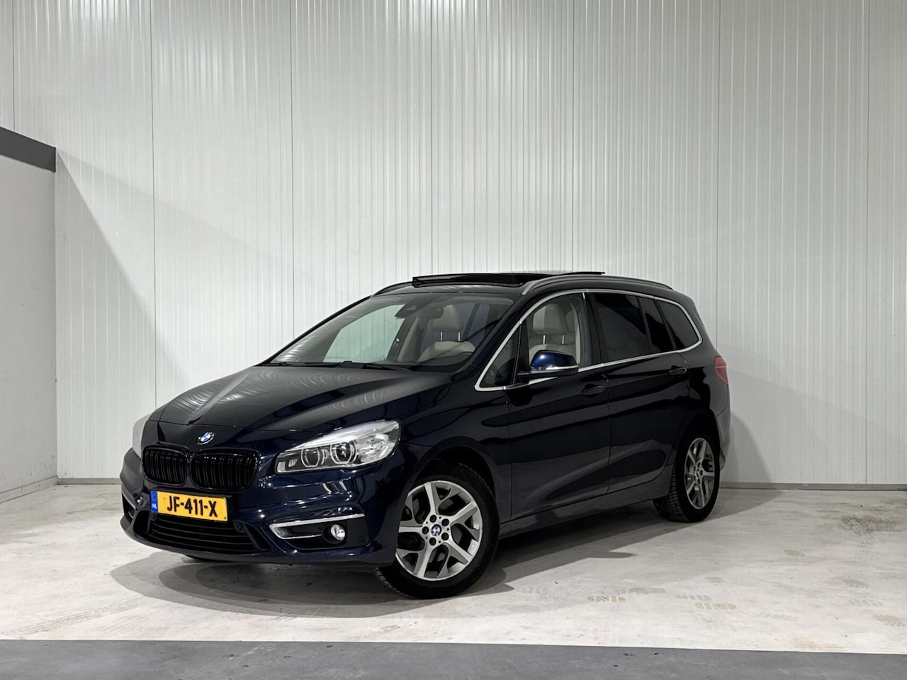 BMW 2-serie Gran Tourer - 220i M Sport 7p|PANO|TREKHAAK|LEDER - AutoWereld.nl