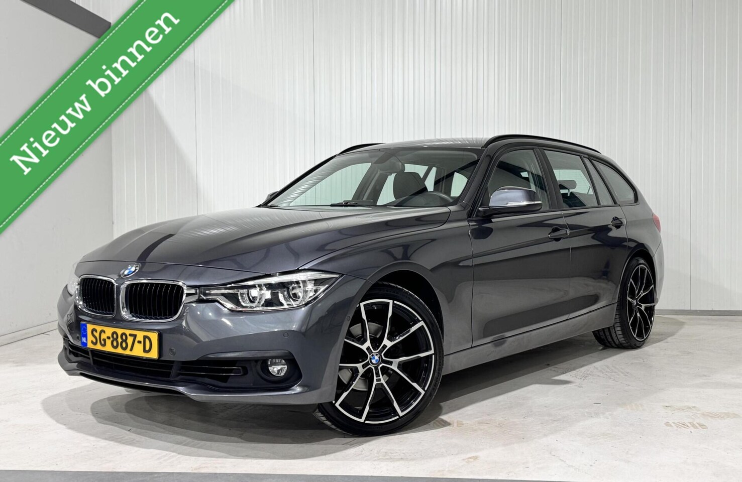 BMW 3-serie Touring - 318i High Executive|CARPLAY|CAMERA|NAVI - AutoWereld.nl