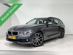 BMW 3-serie Touring - 318i High Executive|CARPLAY|CAMERA|NAVI