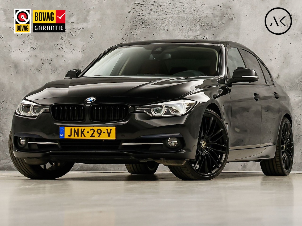 BMW 3-serie - 330e Sport 293Pk Automaat (SOH 85,3%, BLACK PACK, GROOT NAVI, BRUIN LEDER, SPORTSTOELEN, C - AutoWereld.nl