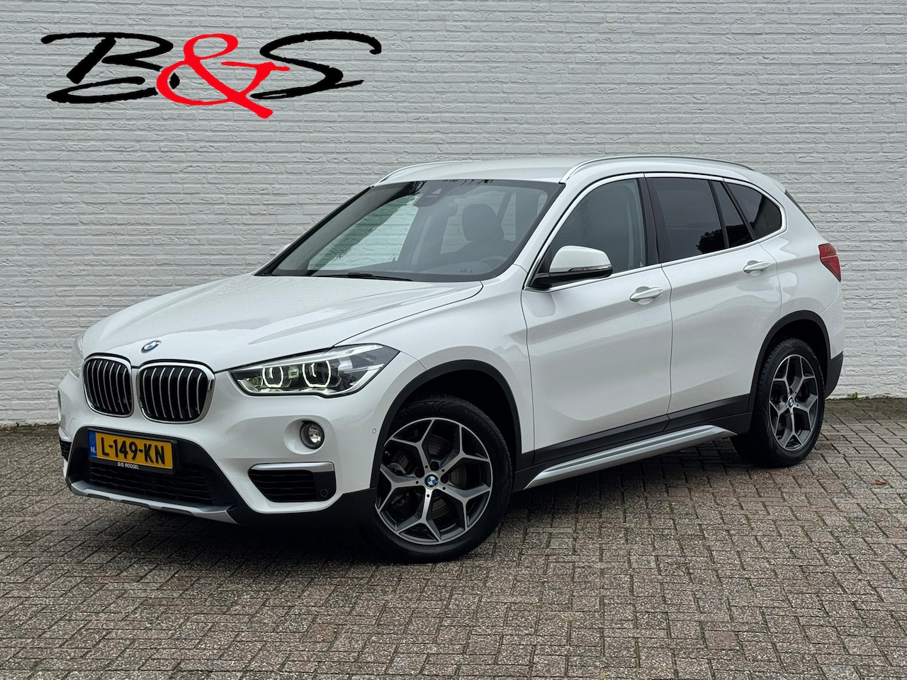 BMW X1 - SDrive20i High Executive M sport interieur Sfeer verlichting Led Pdc voor+achter - AutoWereld.nl