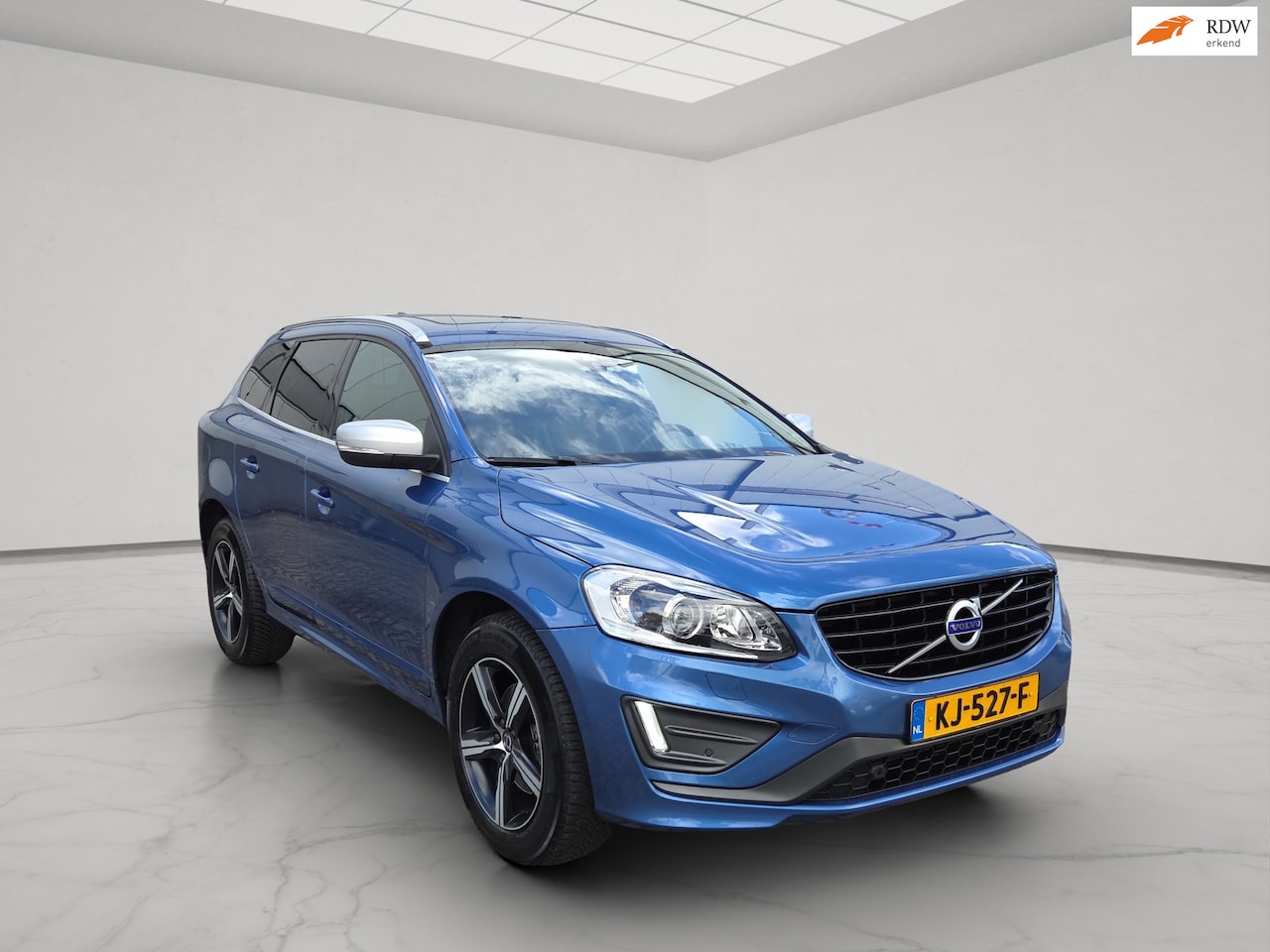 Volvo XC60 - 2.0 T5 FWD Nordic+ R-Design |PANO| - AutoWereld.nl
