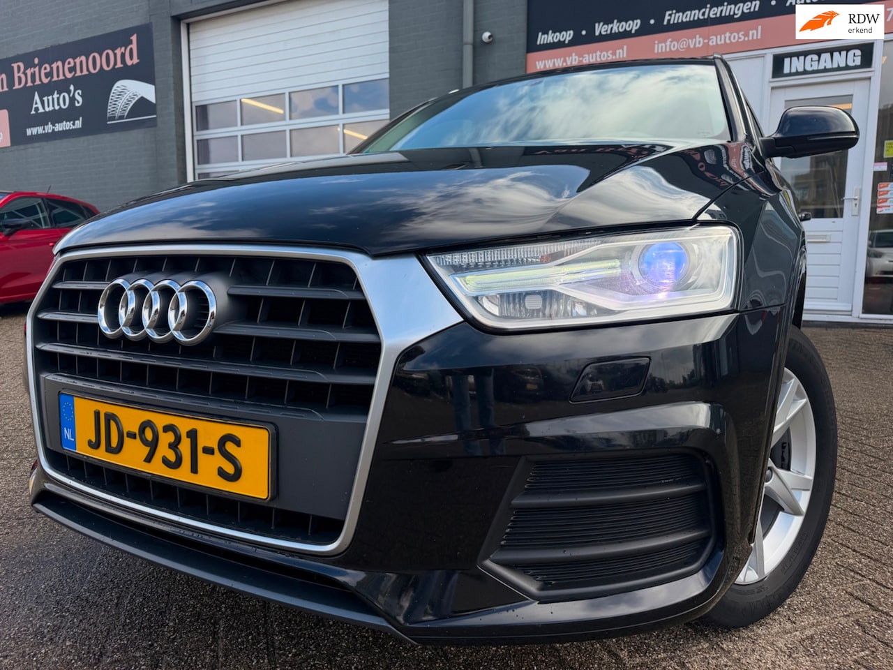 Audi Q3 - 2.0 TDI Design Pro Line Plus met parkeersensoren en trekhaak en navigatie en bluetooth tel - AutoWereld.nl