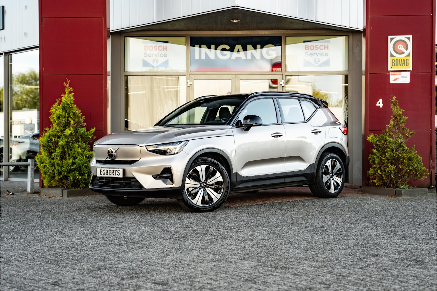 Volvo XC40 - Recharge Core | 70 KWH | AppleCar/Android | Camera | 19"LMV | Eerste eigenaar | Zwarte hem - AutoWereld.nl