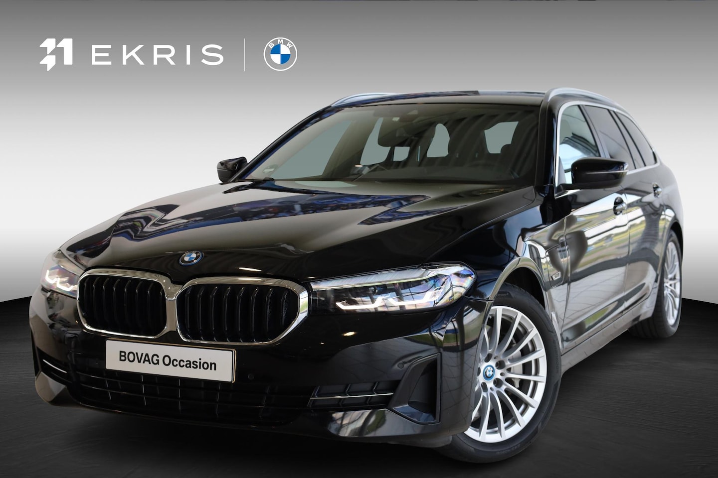 BMW 5-serie Touring - 530e | Trekhaak Elektrisch | Elektrisch Verstelbare Stoelen | Stoelverwarming | Camera | P - AutoWereld.nl