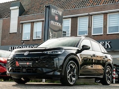 Volkswagen T-Roc - 1.5 R-Line Edition CAMERA FULL LED 18 INCH ACC DODEHOEKDETECTIE