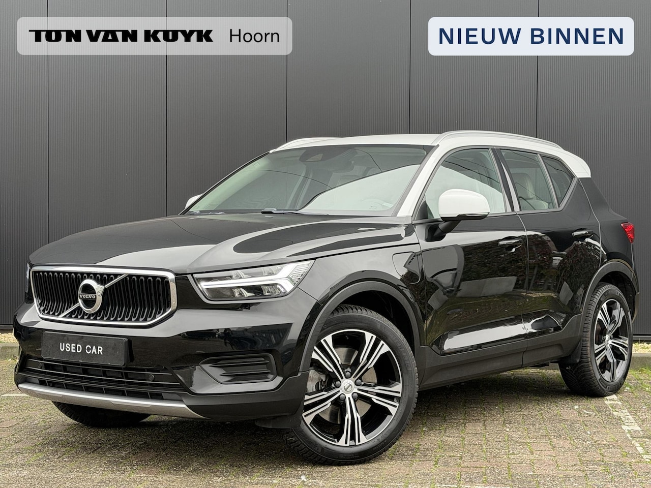 Volvo XC40 - 1.5 T5 Recharge momentum / wit dak en spiegelkappen/ stoelverwarming/ 19 inch all weather - AutoWereld.nl