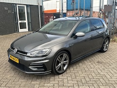 Volkswagen Golf - 1.6 TDI Highline Business R DSG PANO *LEES TEXT