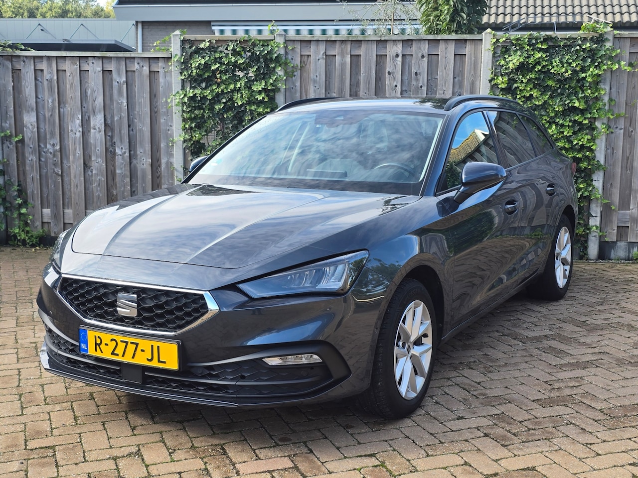 SEAT Leon Sportstourer - 1.0 TSI Style Business Intense LED,APP,CAM,NAP. - AutoWereld.nl