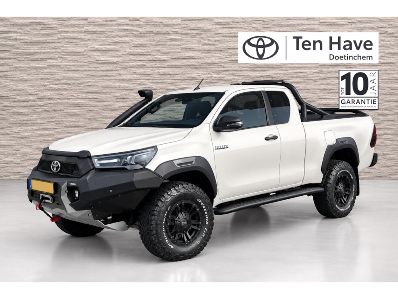 Toyota HiLux - 2.8 D-4D 4WD Automaat Invincible | Verhogingsset 2" | Tonneau Cover aluminium | Pro-Forge - AutoWereld.nl