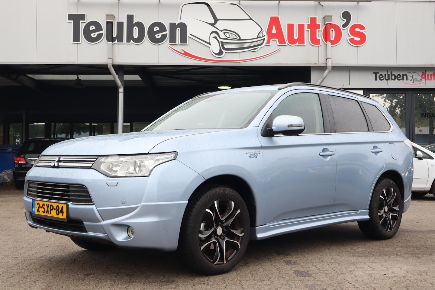 Mitsubishi Outlander - 2.0 PHEV instyle+ | SOH 61,6% | Elektrisch glazen schuif-/kanteldak | Lane assist | Clima - AutoWereld.nl