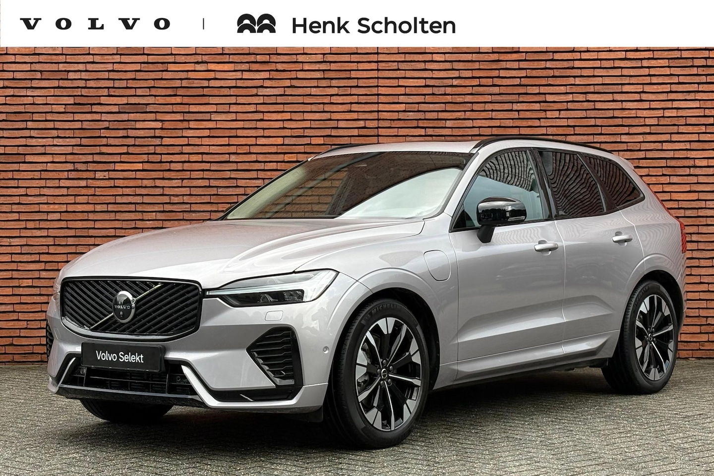 Volvo XC60 - T6 Plug-in hybrid AWD Plus Black Edition | Luchtvering | Semi- Electrische Wegklapbare Tre - AutoWereld.nl