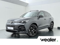 Volkswagen Tiguan - 1.5 eHybrid R-Line Edition | 272 PK | SoH 100% | Trekhaak wegklapbaar | Adaptive Cruise Co