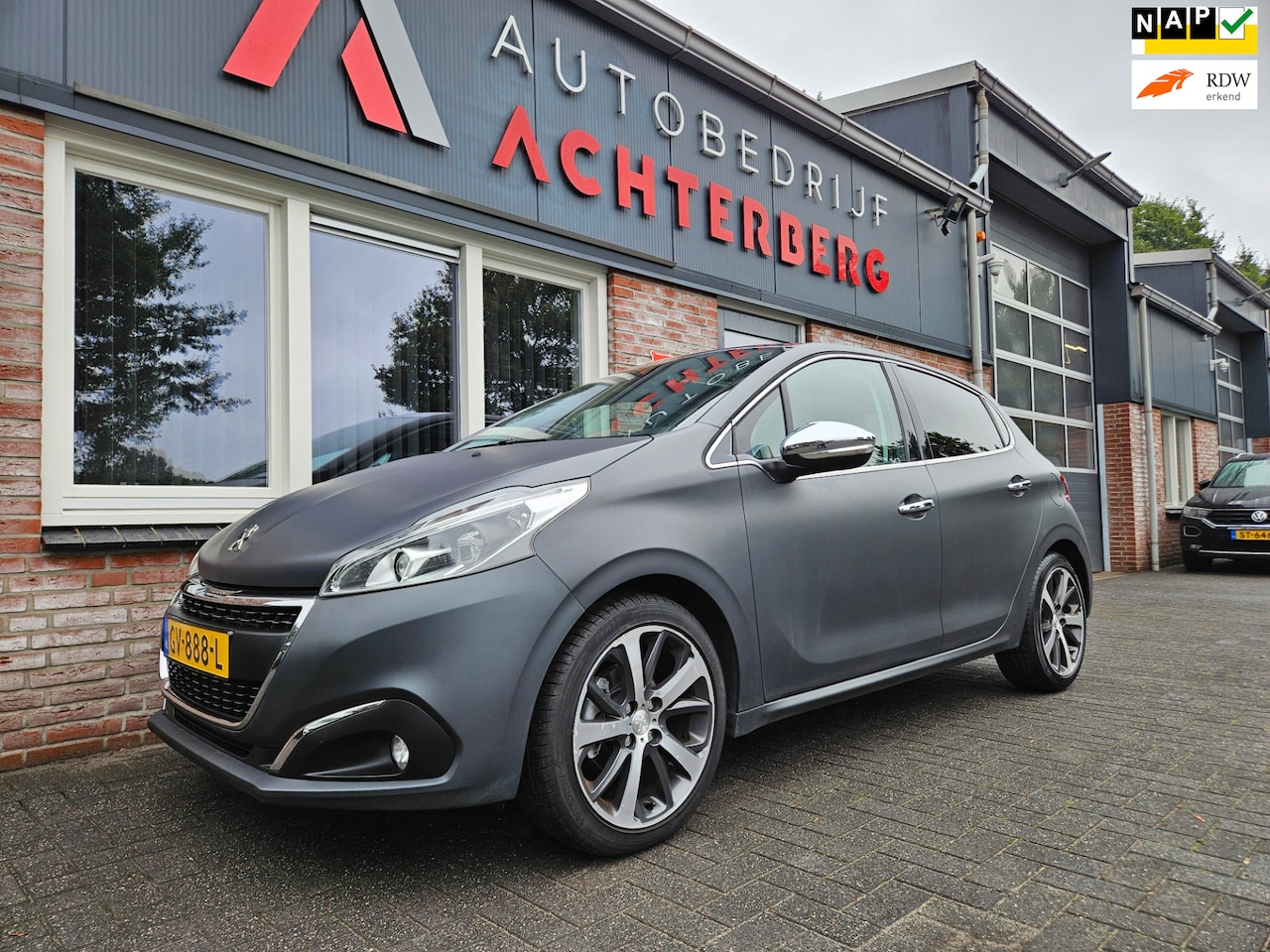 Peugeot 208 - 1.2 PureTech Première Panoramadak! 17INCH Velgen! Mooie/Nette Auto! NAP! Airco! Navigatie! - AutoWereld.nl