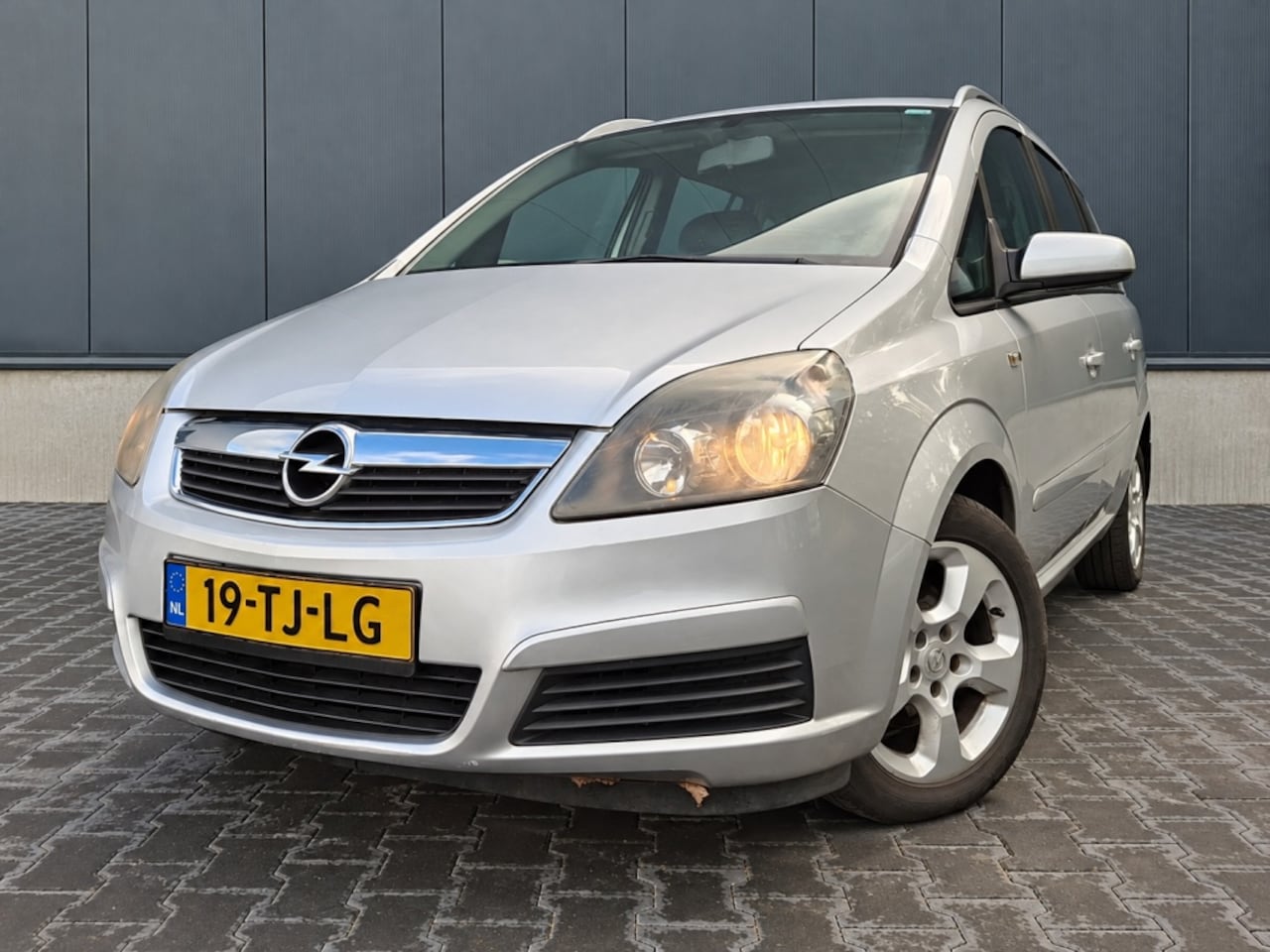 Opel Zafira - 1.8 Executive | 7 persoons | Trekhaak | Cruise control | Airco | - AutoWereld.nl