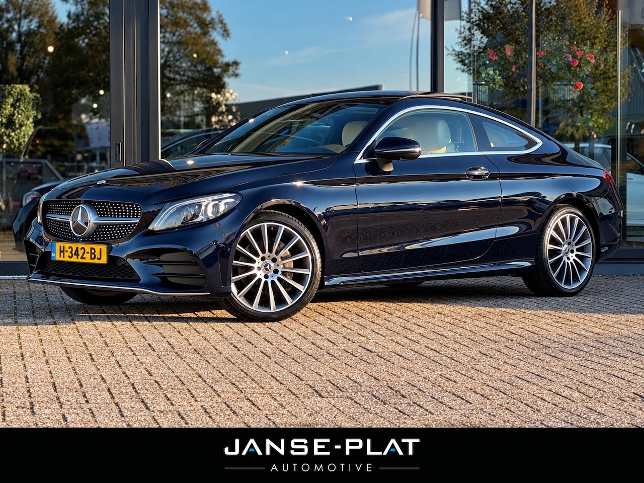 Mercedes-Benz C-klasse Coupé - 180 Aut(9) AMG Pano | Luchtvering | Burmester | NL-Auto | - AutoWereld.nl