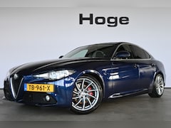 Alfa Romeo Giulia - 2.0T Automaat Super Clima Cruise control Navigatie Trekhaak PDC 100% Onderhouden Inruil mo
