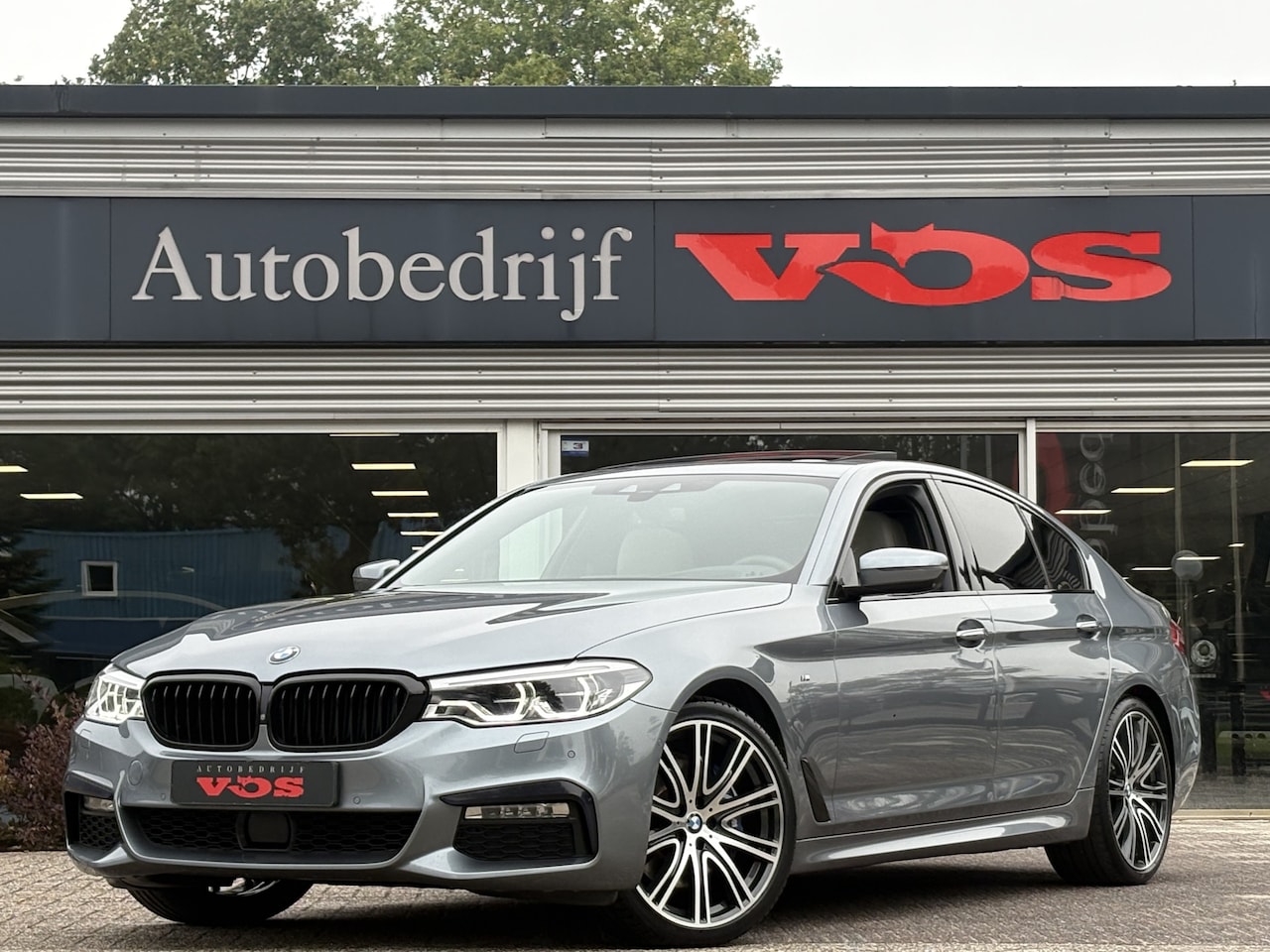 BMW 5-serie - 530i xDrive M-Sport | Panodak | HUD | 360 camera | Driving Assist+ - AutoWereld.nl