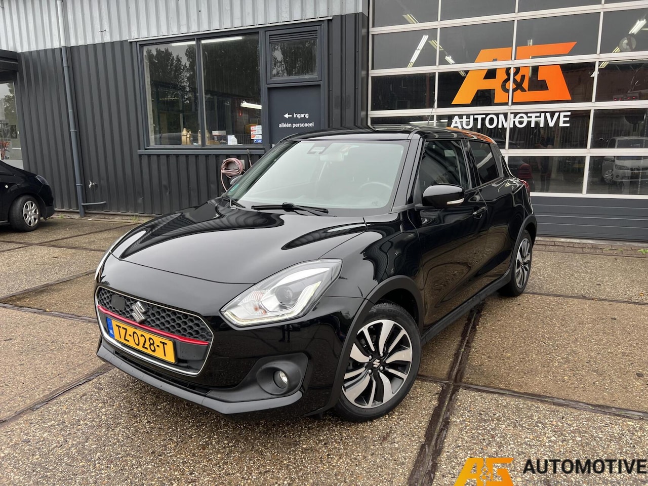 Suzuki Swift - 1.2 Smart Hybrid Zwart 5DRS 2018 | Airco | Cruise | - AutoWereld.nl