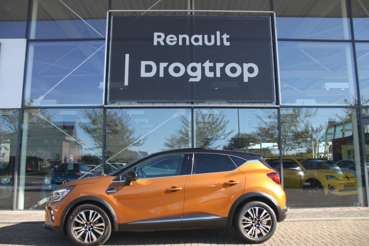 Renault Captur - 130PK-INITIALE PARIS-AUTOM-43DKM-LEDER-NAVI-CAMERA- - AutoWereld.nl