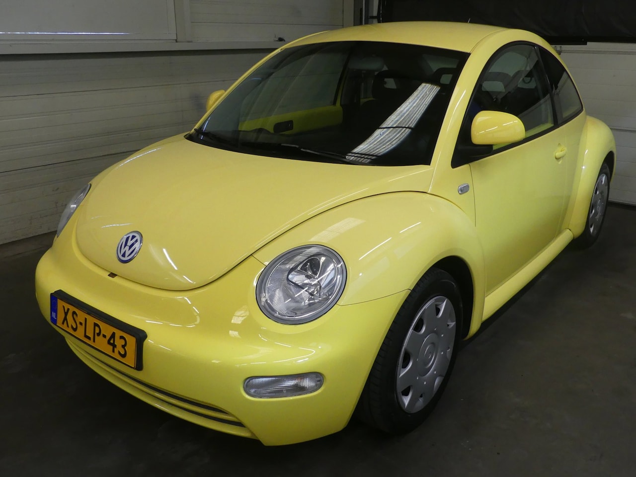 Volkswagen New Beetle - 2.0 Highline - Airco - 1e Eigenaar - AutoWereld.nl