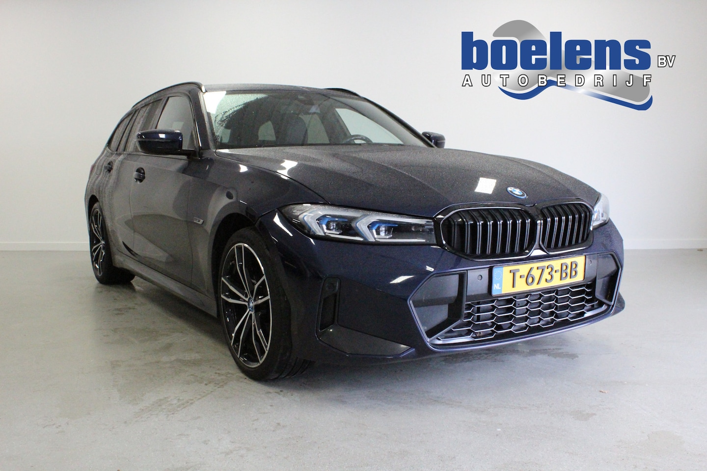 BMW 3-serie Touring - 330e | WEGKL-TRHAAK | CAMERA | 18'LMV | NAVIGATIE | KEYLESS | E-KLEP | DAB | PDC | - AutoWereld.nl