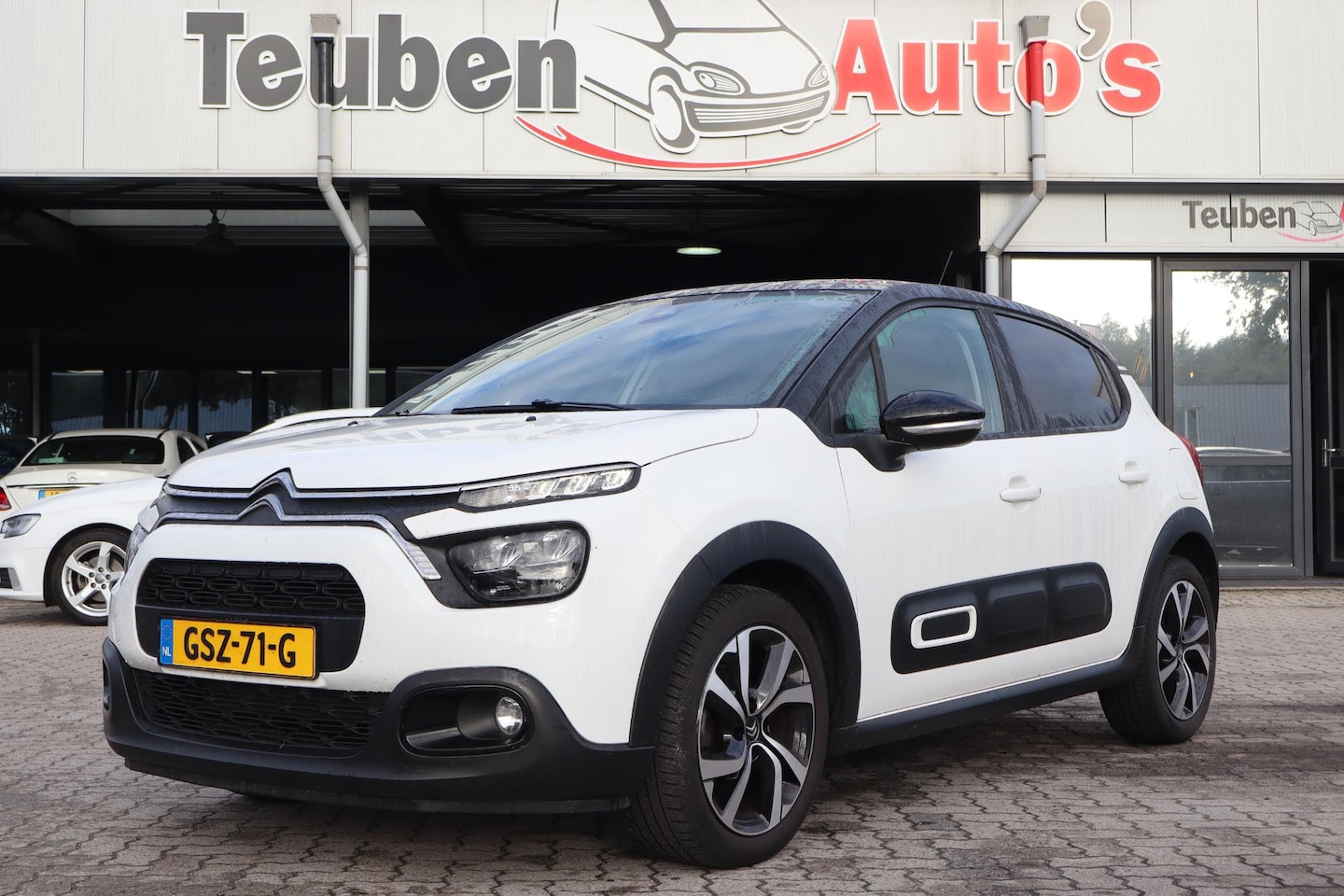 Citroën C3 - 1.2 PureTech Shine | Automaat | Camera | Trekhaak | Apple Carplay/Android Auto | Lane assi - AutoWereld.nl