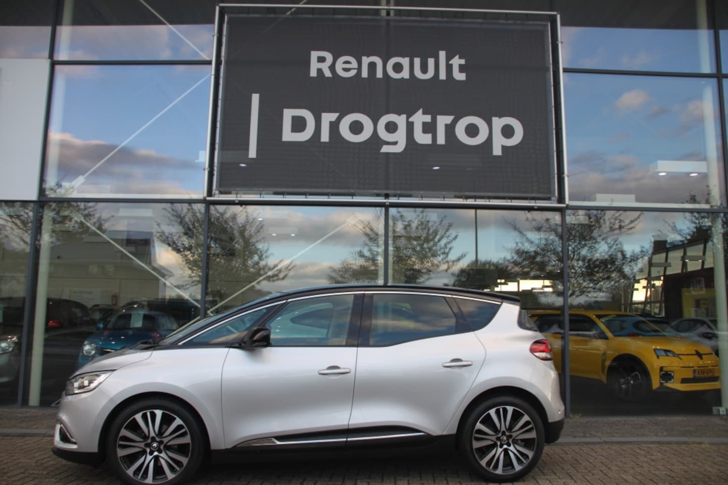Renault Scénic - 160PK-INITIALE PARIS-AUTOM-40DKM-LEDER-BOSE-HEAD UP- - AutoWereld.nl