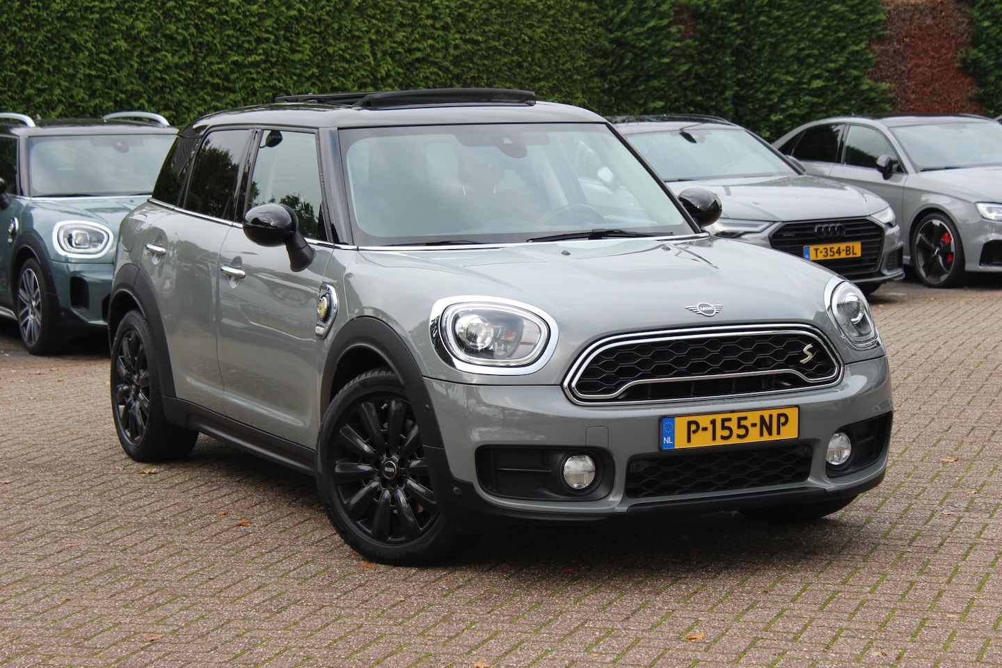 MINI Countryman - 1.5 Cooper S E ALL4 Chili / Panoramadak / Head-up / Leder / CarPlay / 18'' / Stoelverwarmi - AutoWereld.nl