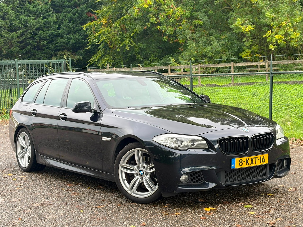 BMW 5-serie Touring - 520i /M-pakket/Xenon/Pano/Navi/Automaat/ - AutoWereld.nl