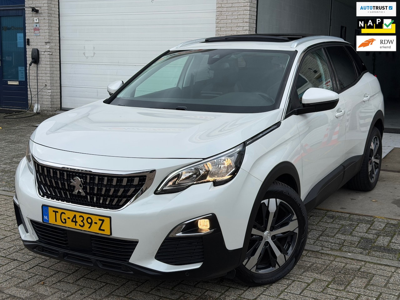 Peugeot 3008 - 1.2 PureTech Allure/ AUTOMAAT/ nap/ dealeronderhouden/ 1jaar apk/ pano/ pdc/ navi/ volle o - AutoWereld.nl