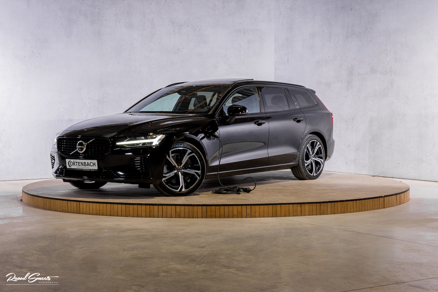 Volvo V60 - 2.0 T8 Plug-in hybrid AWD Ultimate Dark | Panoramadak | Adaptieve cruise | Blis | Memory | - AutoWereld.nl