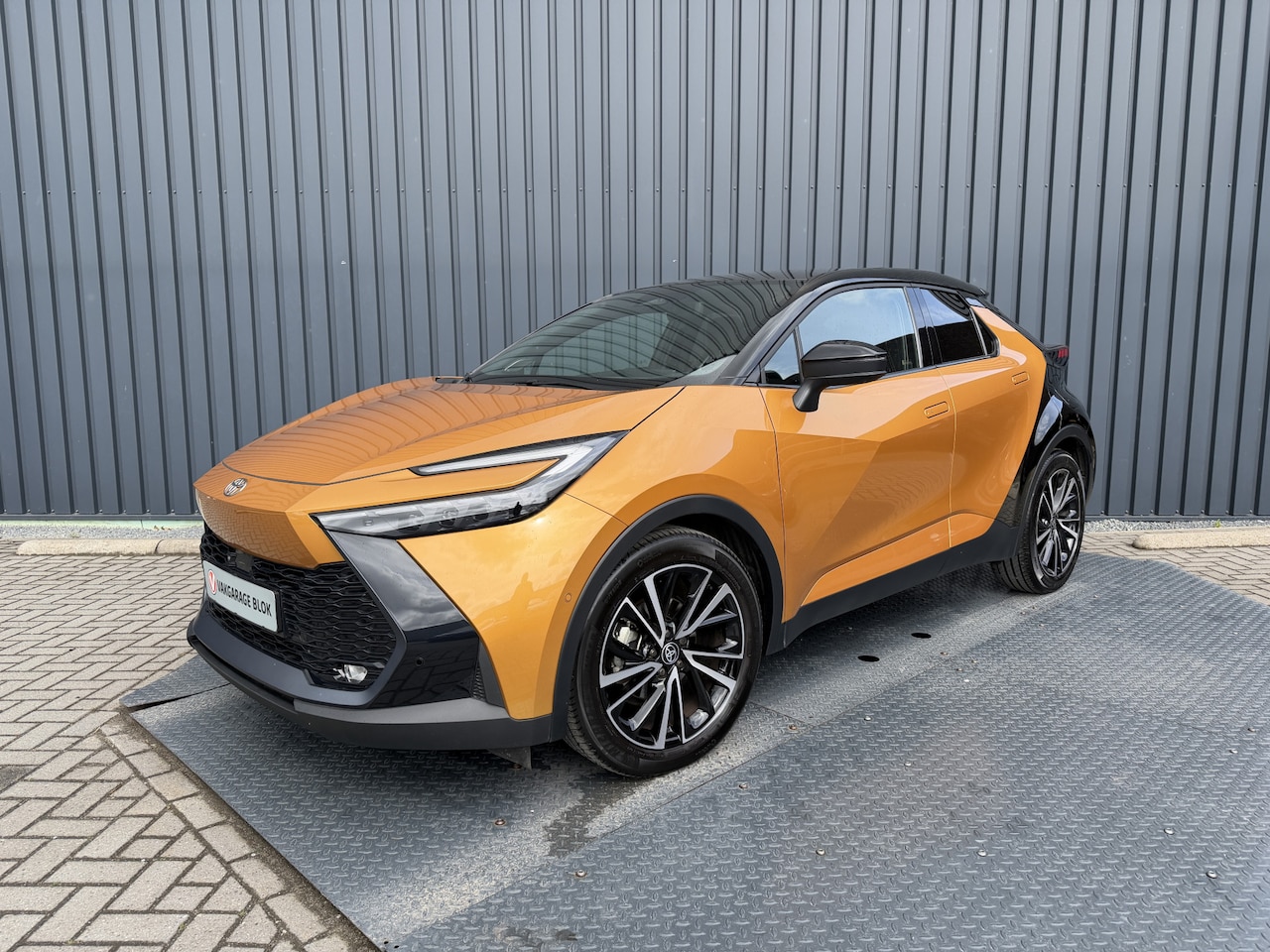 Toyota C-HR - 2.0 Hybrid 200(geen Plug-in) Première Edition | Vol LEER | Afnm. Trekhaak | Pano dak | 360 - AutoWereld.nl